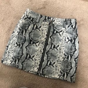 🐍 faux snakeskin mini skirt
